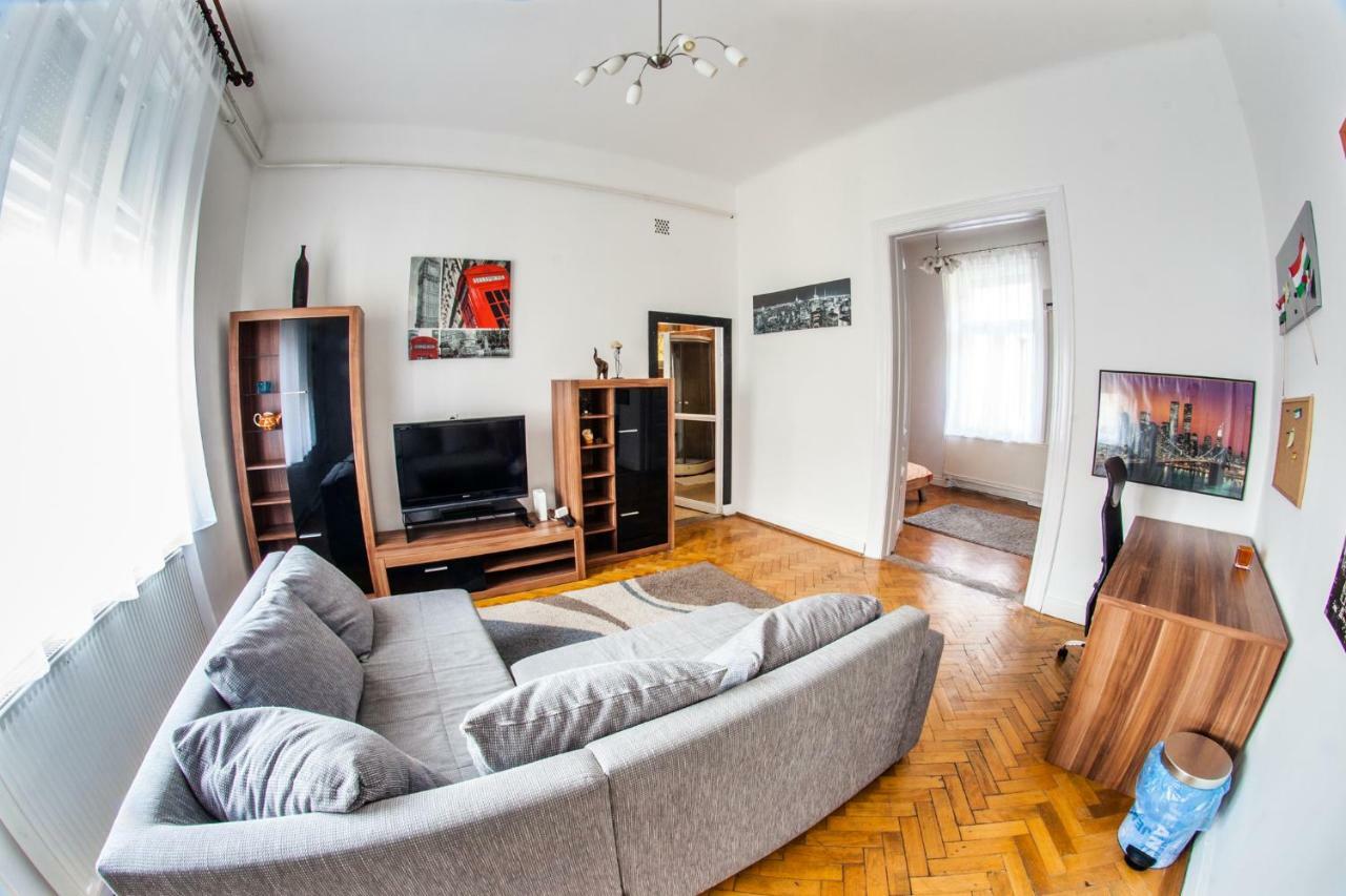 Inner City Apartment Debrecen Extérieur photo